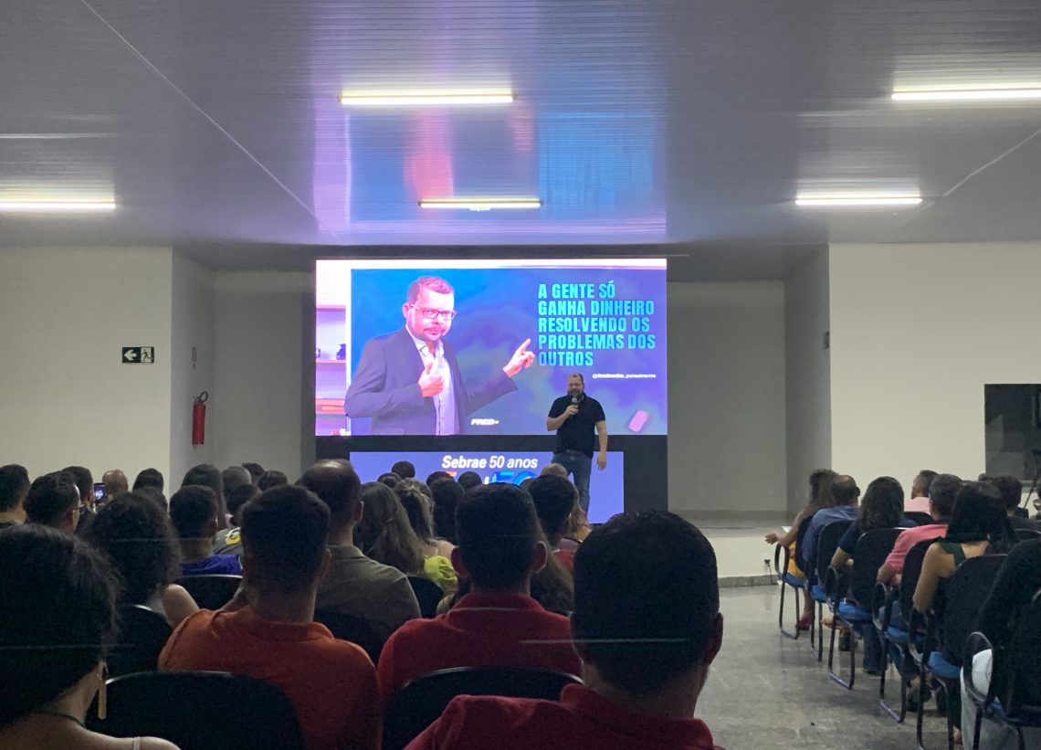 REALIZAÇÃO DA PALESTRA “O SUPER ATENDIMENTO” EM PARCERIA COM SEBRAE E PREFEITURA MUNICIPAL DE MACAÚBAS