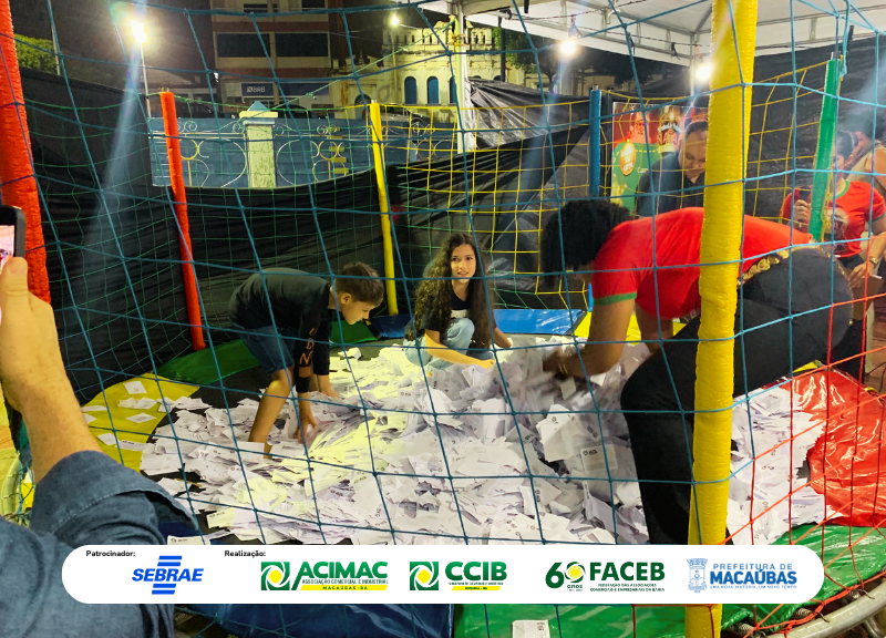 O GRANDE SORTEIO E O BINGO DO FESTIVAL DE PRÊMIOS DO NATAL DA ACIMAC É REALIZADO
